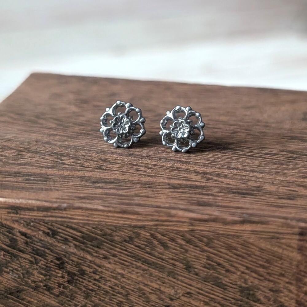 Vintage Stud Earrings Grey Ornate Flower - Small & Dainty